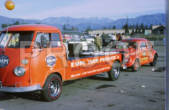 60-201 EMPI 'Inch Pincher' VW and hauler